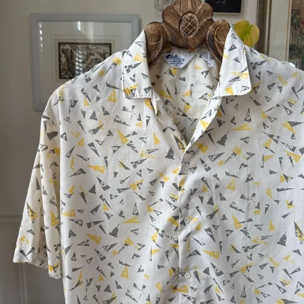 Vintage 70s Club International by Tip Top Short Sleeve Cabana Shirt MCM Triangle
